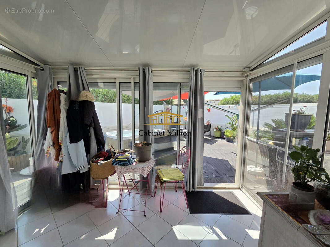 Maison à VIC-LA-GARDIOLE