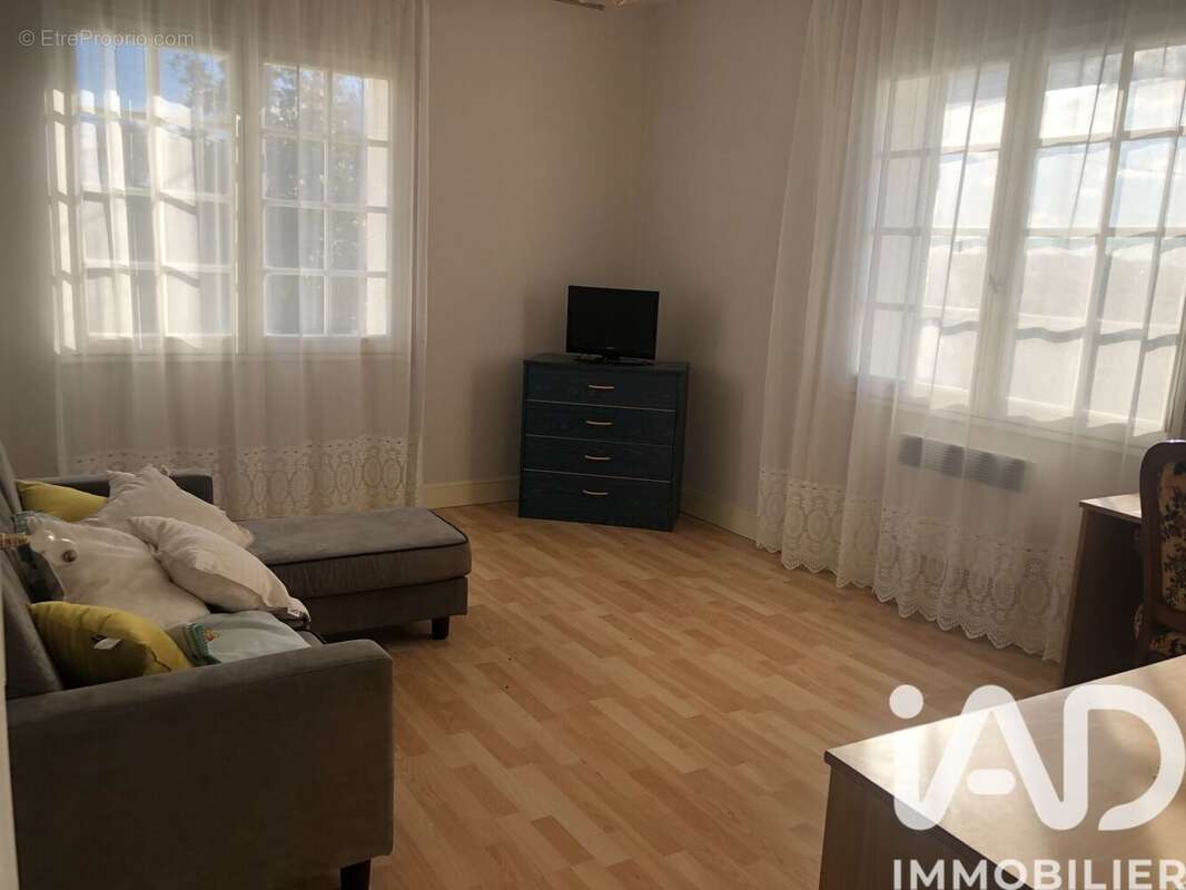 Maison 170 m² à Villegouge  - photo 6