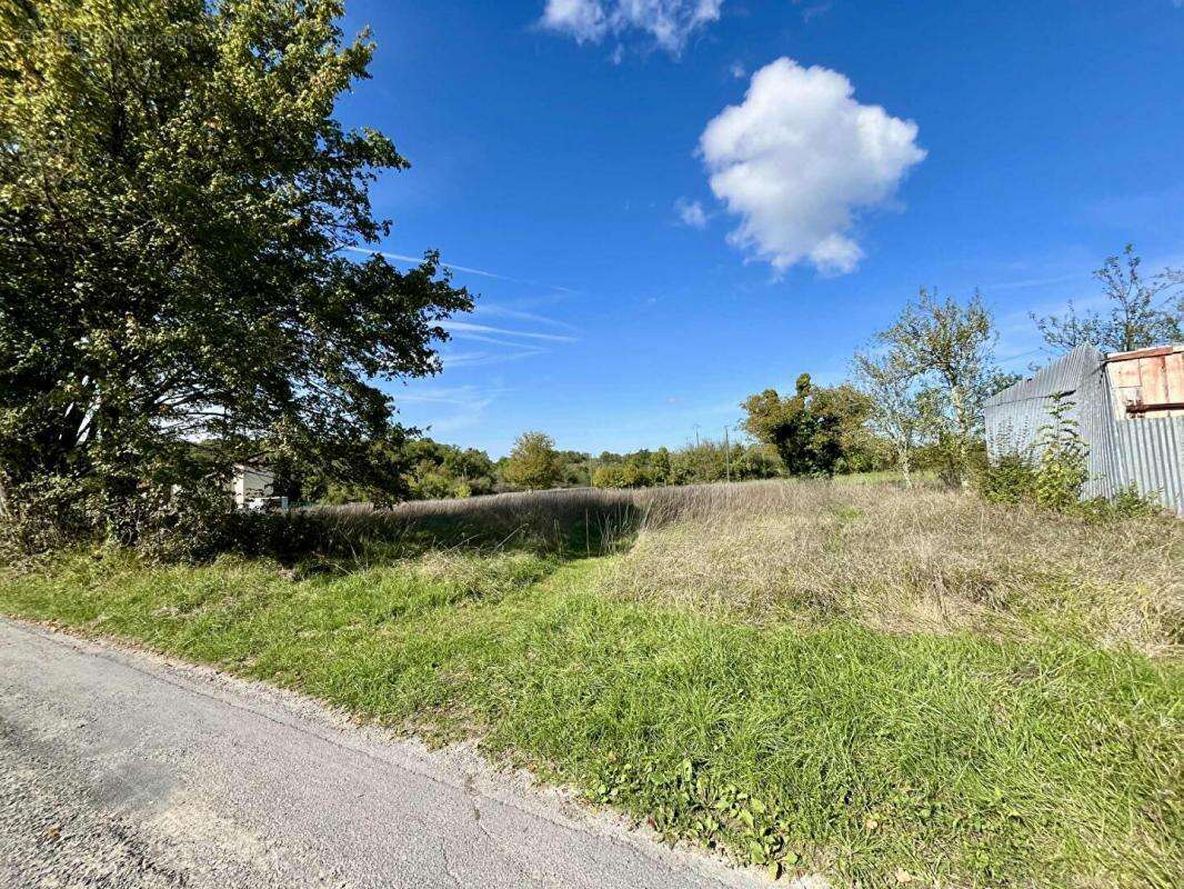 Terrain à BOURDEILLES