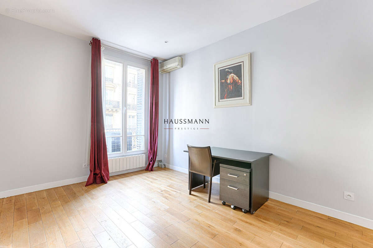 Appartement à PARIS-3E