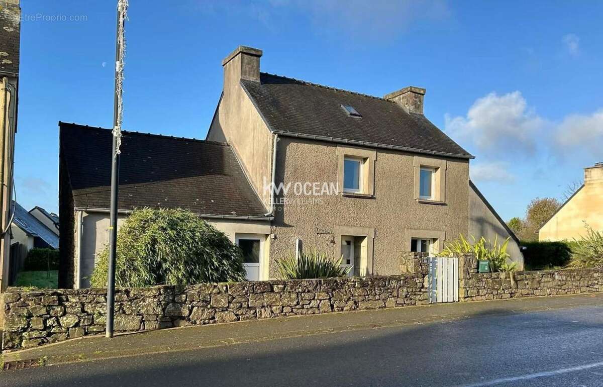 Maison à SAINT-URBAIN