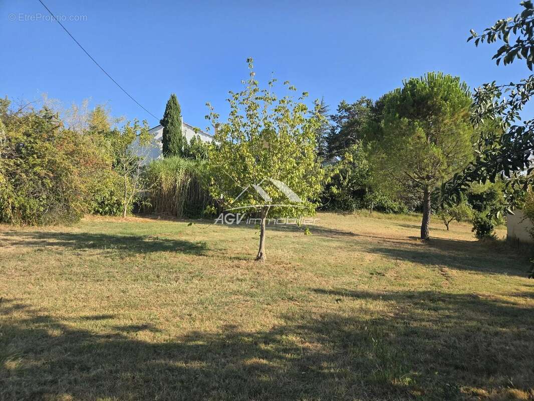 St Hilaire de Brethmas, terrain constructible de 1077m² - photo 2