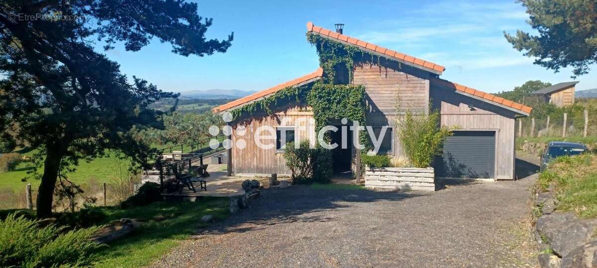 Maison à RUYNES-EN-MARGERIDE