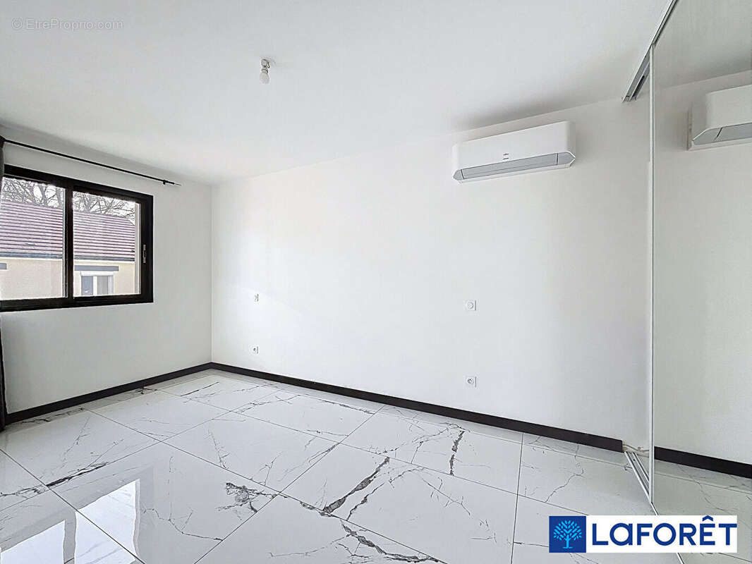 Maison à IS-SUR-TILLE