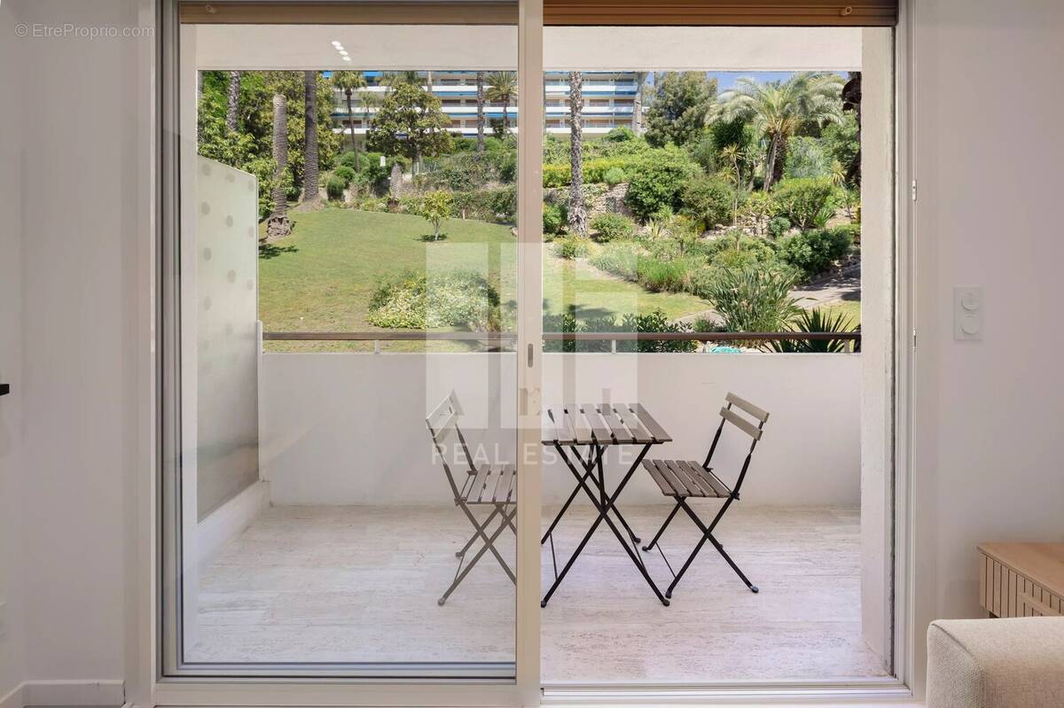 Appartement à VALLAURIS