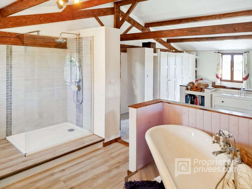 Maison à SAINT-VINCENT-DE-CONNEZAC