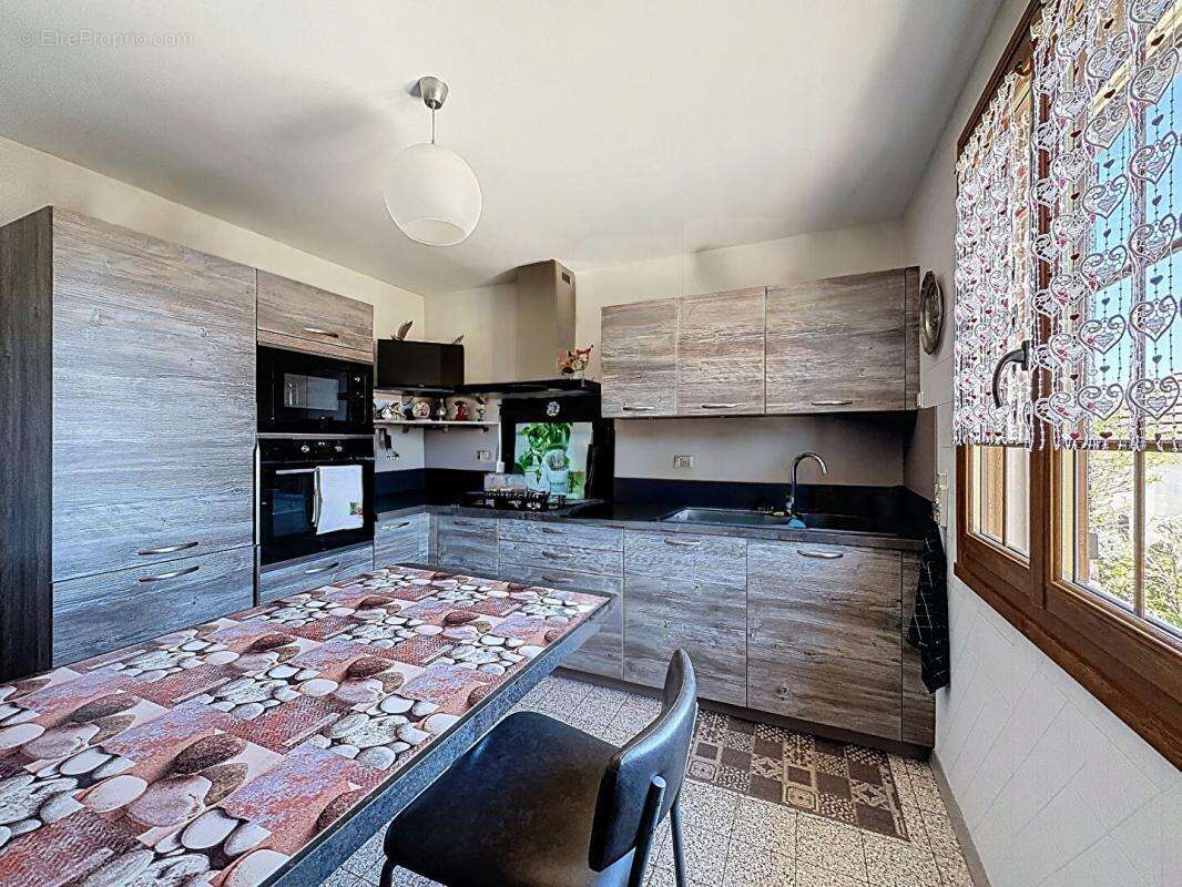 Pavillon independant - 130m² - 3 /4chambres - sous sol total - dependances - jardin - 60840 nointel - photo 5