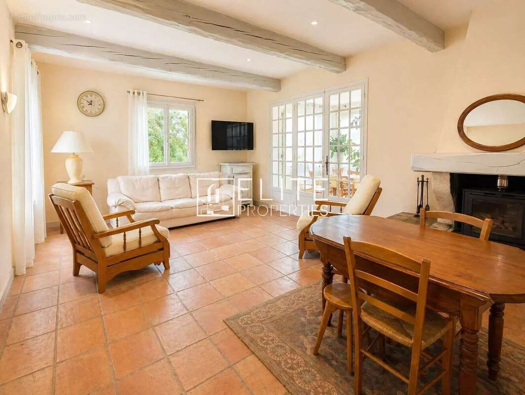 Maison à LA ROQUETTE-SUR-SIAGNE