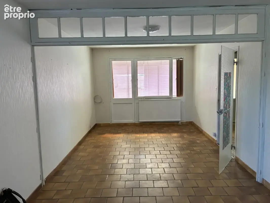 Pavillon individuel sur sous-sol complet, avec grand terrain et dépendances. - photo 7
