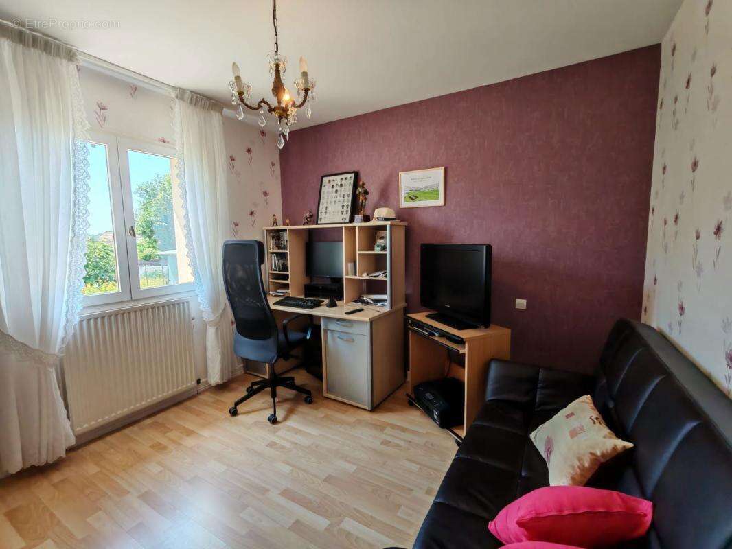 Maison à SAINT-PANTALEON-DE-LARCHE