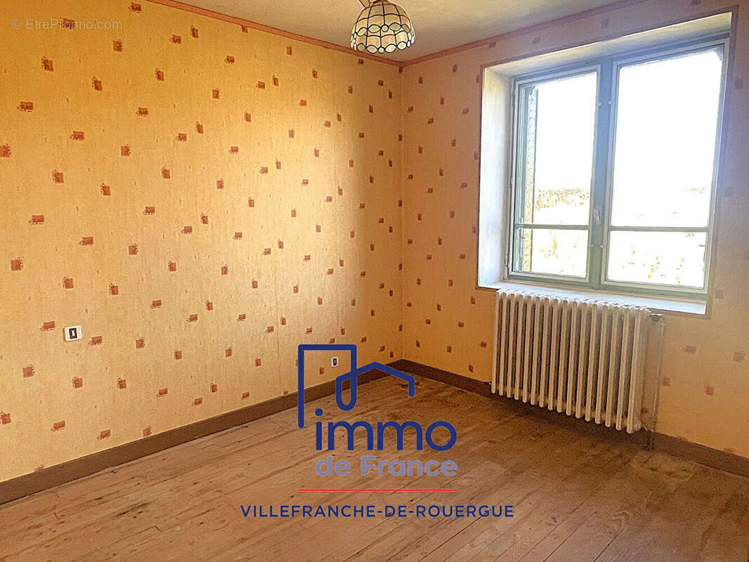 Maison 126 m2 + dépendances sur terrain de 8617m². - photo 8