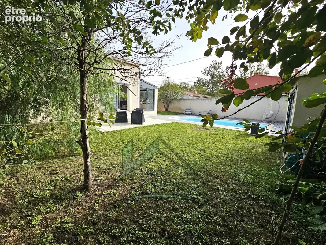 Bienvenue à Saint-Mitre-les-Remparts ! 4 chambres   Piscine - photo 5