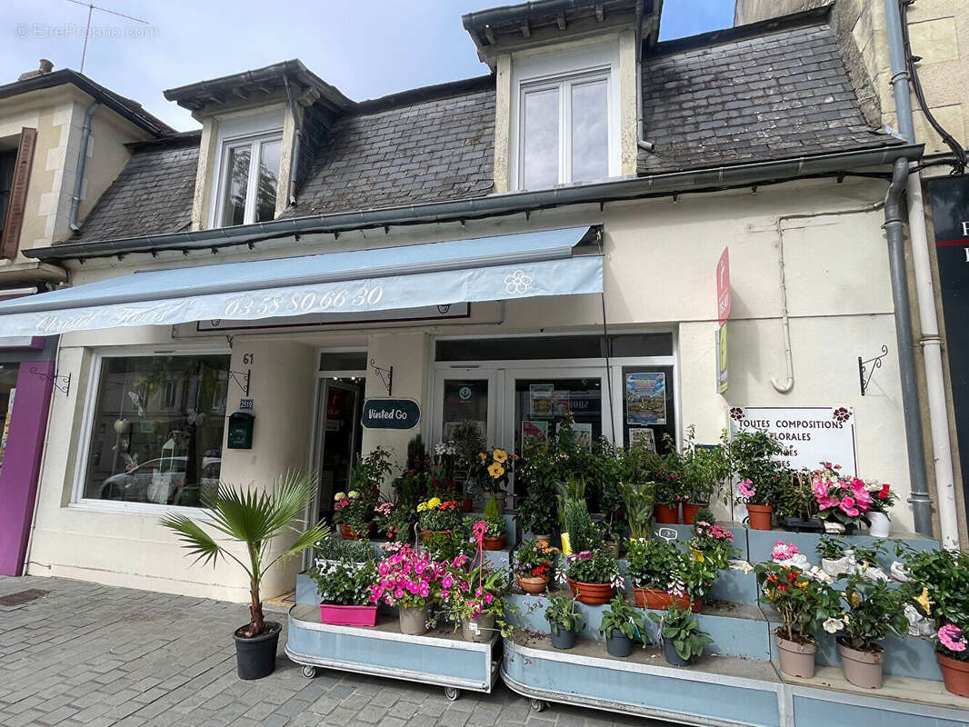 Commerce à POUGUES-LES-EAUX
