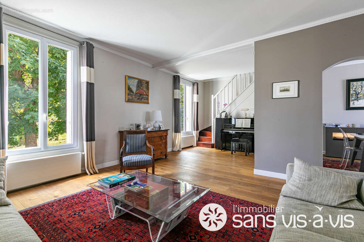 Maison à COURBEVOIE