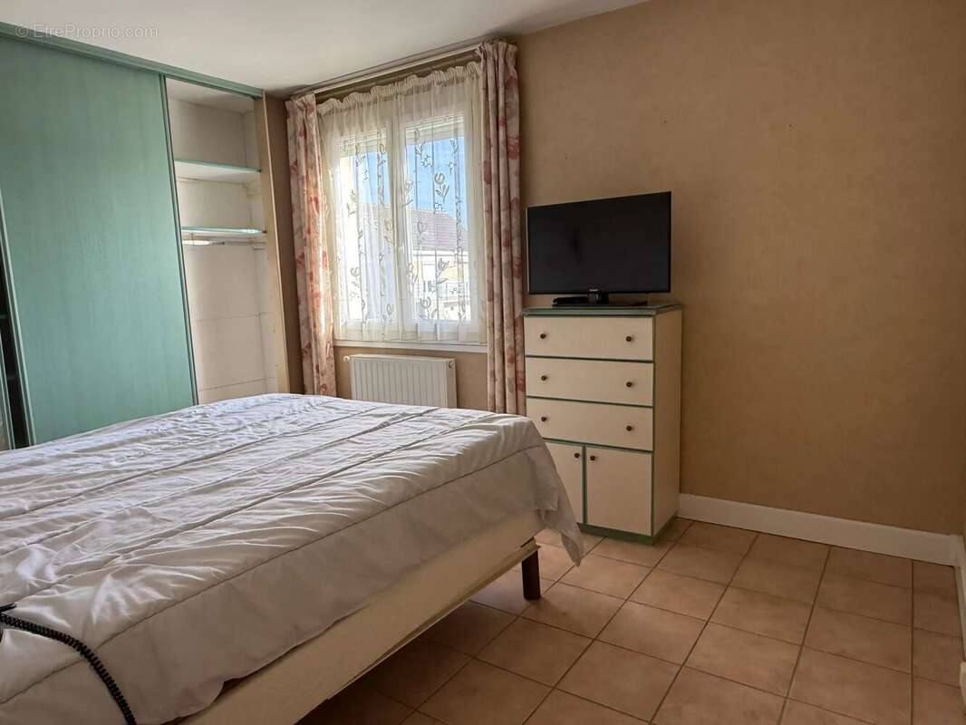 Maison à SAINT-JULIEN-DU-SAULT