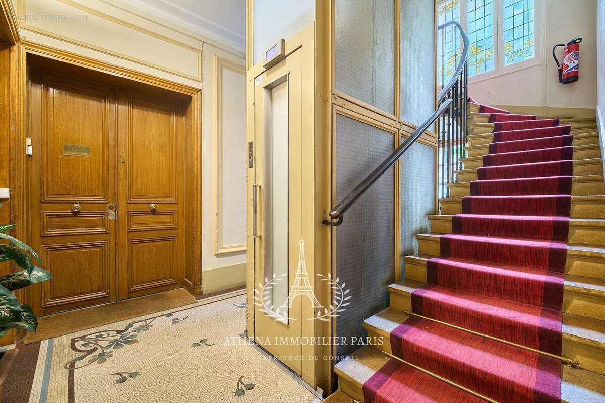 Appartement à PARIS-16E
