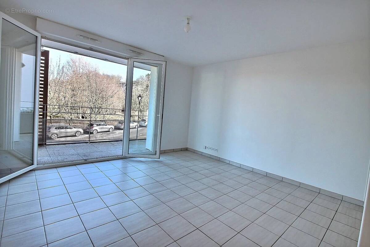 Appartement à VIRY