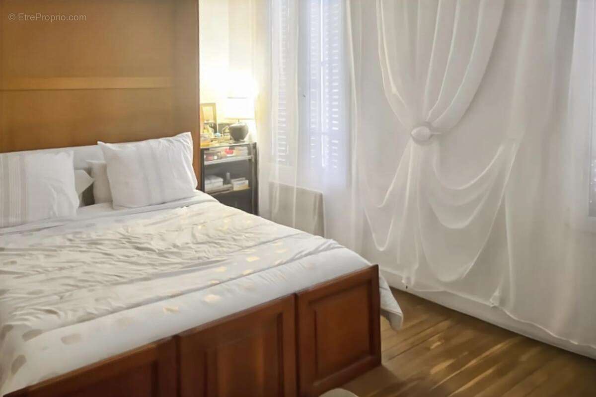 Appartement à COURBEVOIE