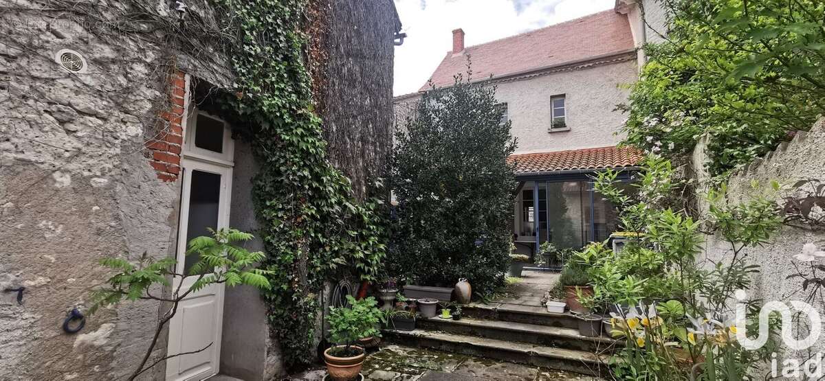 Maison 84 m² à Charroux  - photo 4