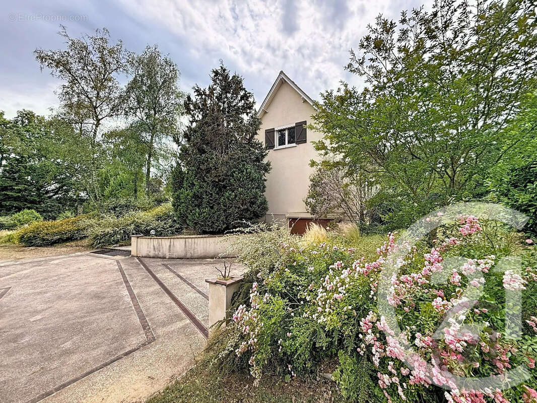 Maison à CHARBUY