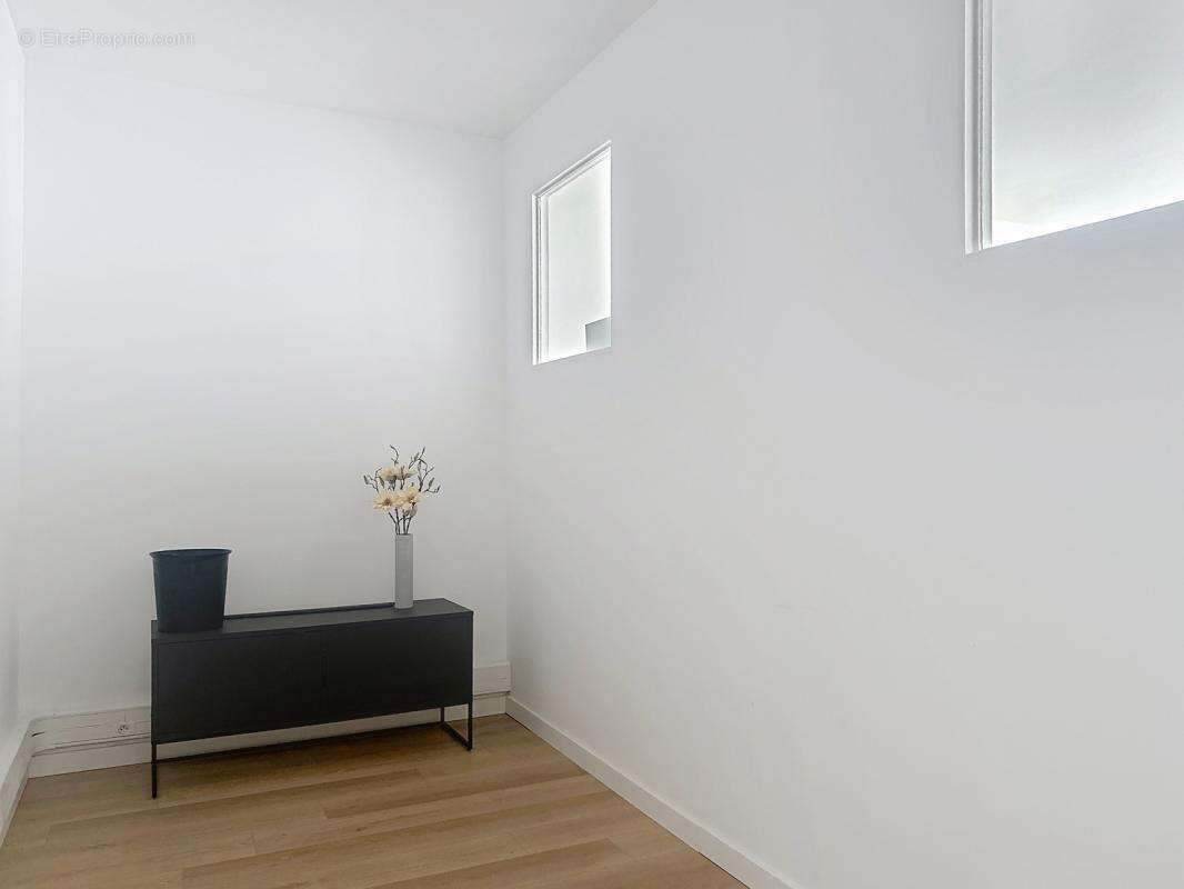 Avignon extra muros 1ere ceinture face aux remparts local / bureau 57 m² avec vitrine - photo 4