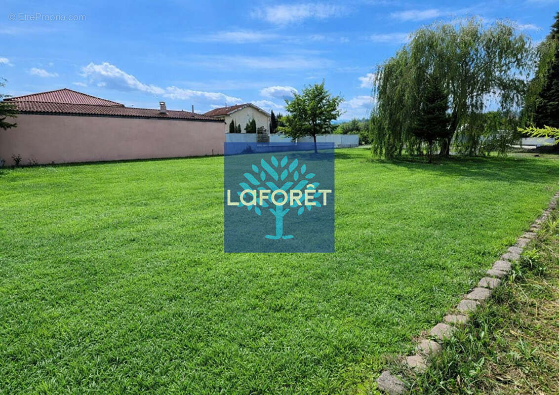 Terrain à SAVIGNEUX