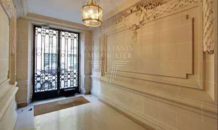 Appartement à PARIS-7E