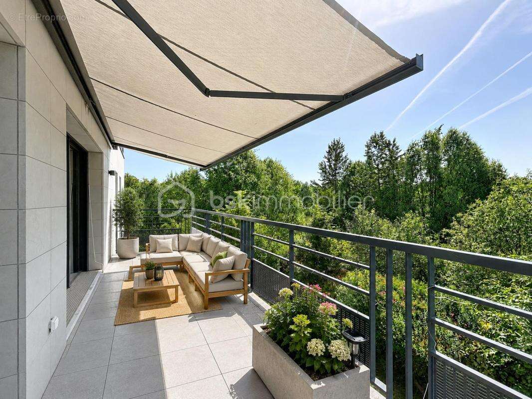 Appartement à MARNES-LA-COQUETTE