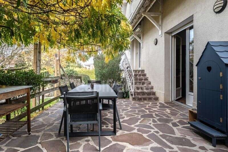 Maison à LES CLAYES-SOUS-BOIS