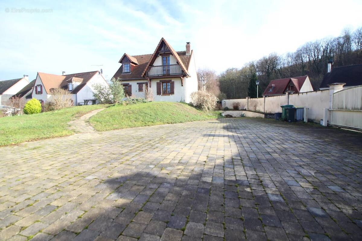 Maison à SAINT-LEU-D'ESSERENT