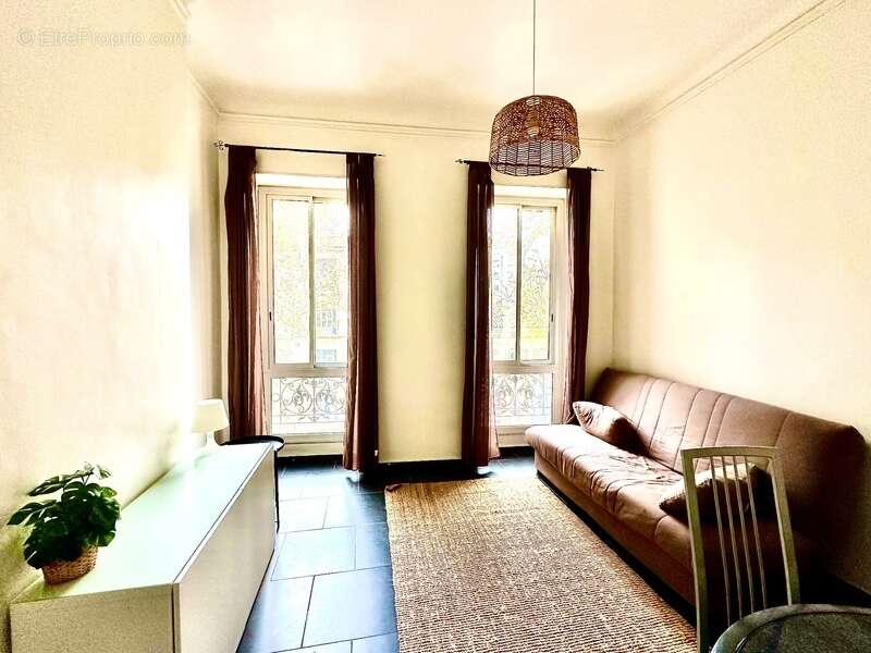 Appartement à MARSEILLE-4E