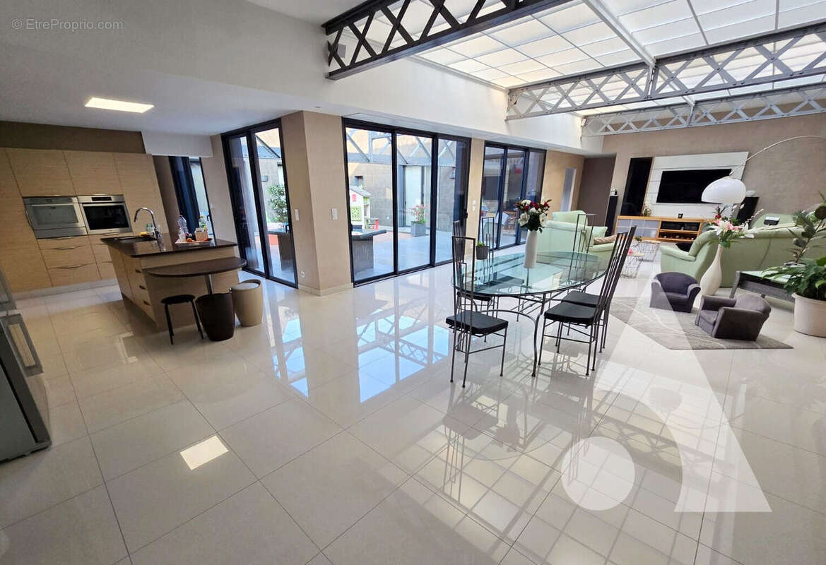 Appartement à SAINTE-SAVINE