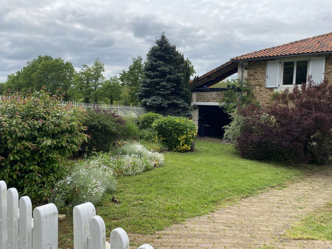 Maison à ROUMAZIERES-LOUBERT