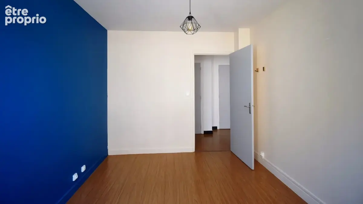 A VENDRE - Plan d'eau - Appartement 4 pièces avec garage et cave. - photo 8