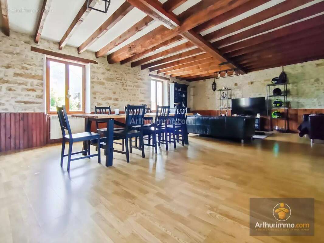 Maison à MONDEVILLE