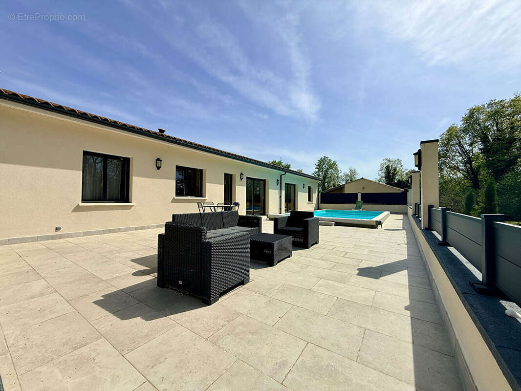 Maison à TROIS-PALIS