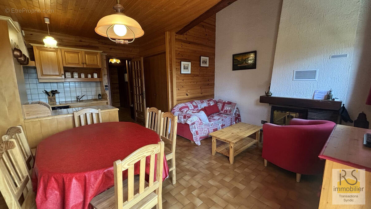 Salon salle à manger - Appartement à ARACHES-LA-FRASSE