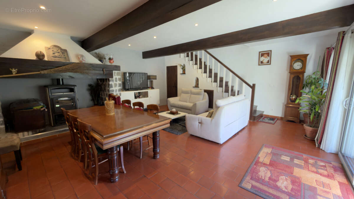 Maison à COMBOVIN