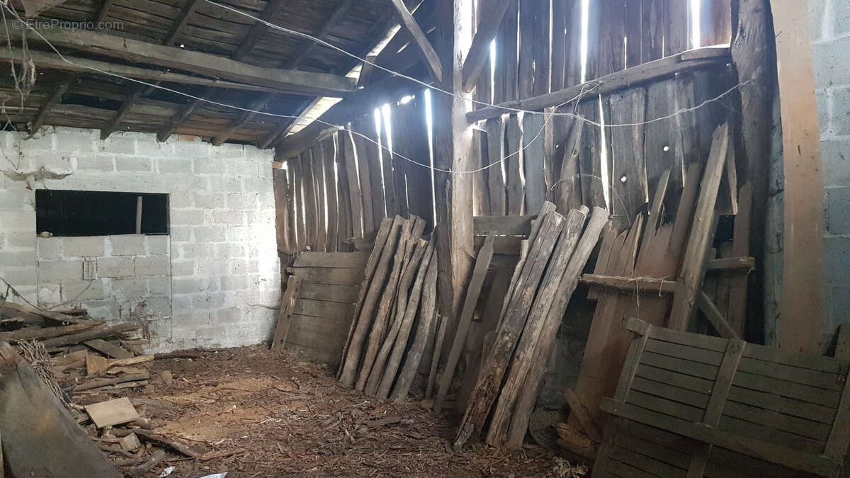 Maison à LA ROCHE-CHALAIS