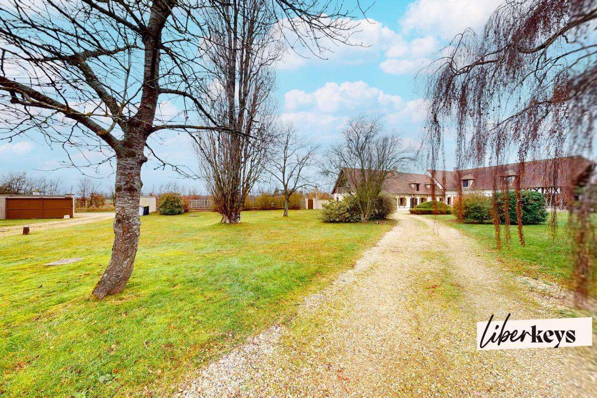 Maison à MARCILLY-LA-CAMPAGNE