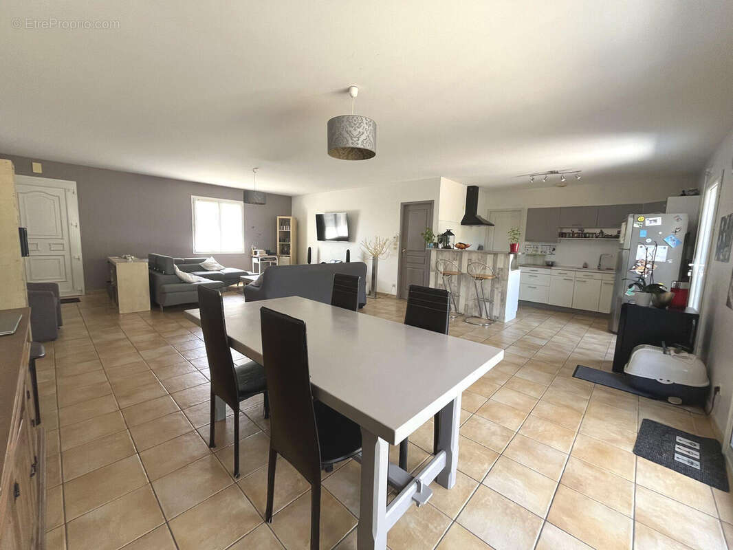 Maison 128 m² à Quincay  - photo 5