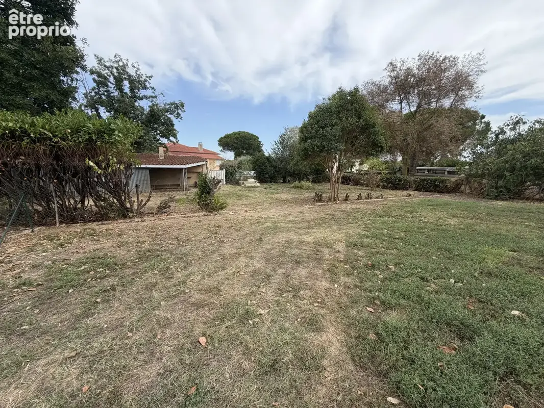 Terrain 684 m² à Saint-Hilaire  - photo 3