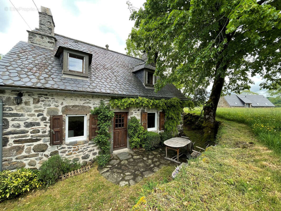 Maison à SAINT-ETIENNE-DE-CHOMEIL