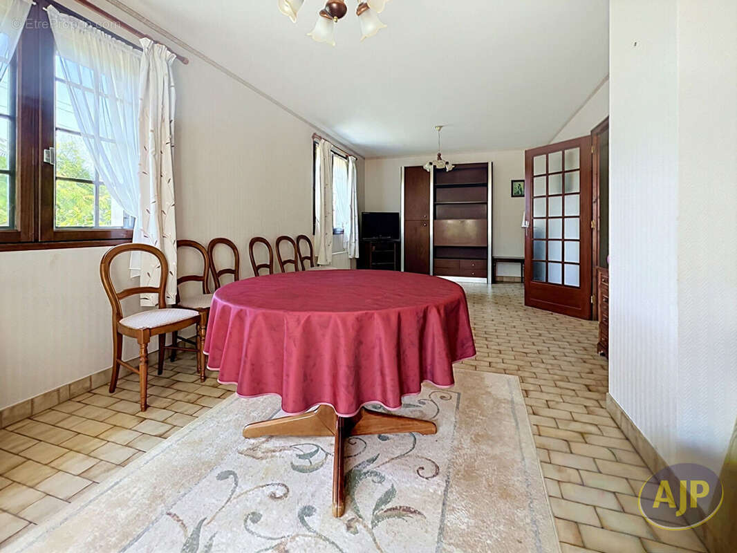 Maison à MONTREVAULT