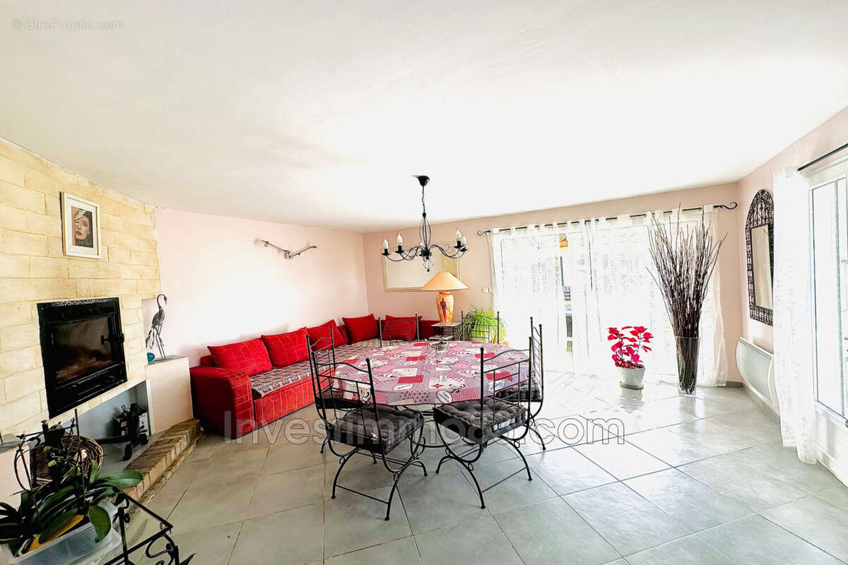 Maison à ARTIGNOSC-SUR-VERDON