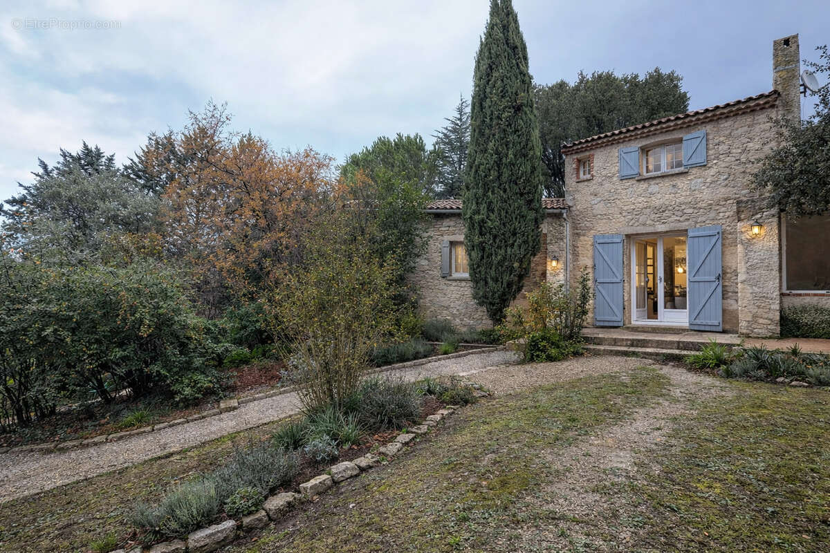 Maison à CHATEAUNEUF-LE-ROUGE