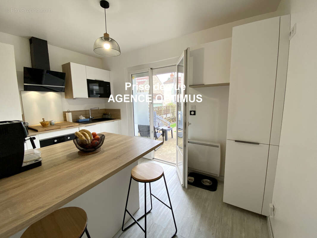 Maison à VILLENEUVE-LA-GUYARD