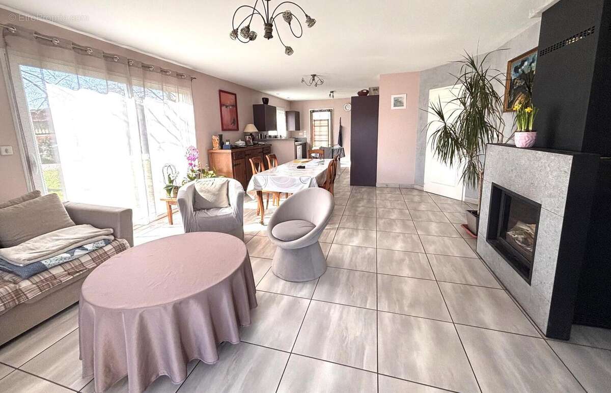 Maison 115 m² à La Cote-Saint-Andre  - photo 6