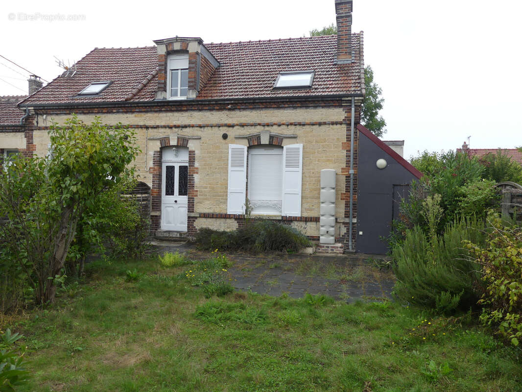 Maison à LA CHAPELLE-SAINT-LUC