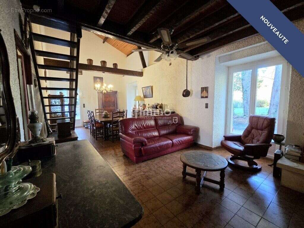 Maison à NOTRE-DAME-DE-SANILHAC